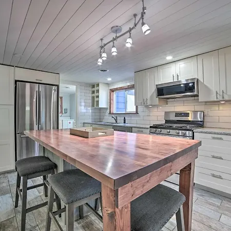 Prudenville Retreat With Yard About 1 Mi To Lake!